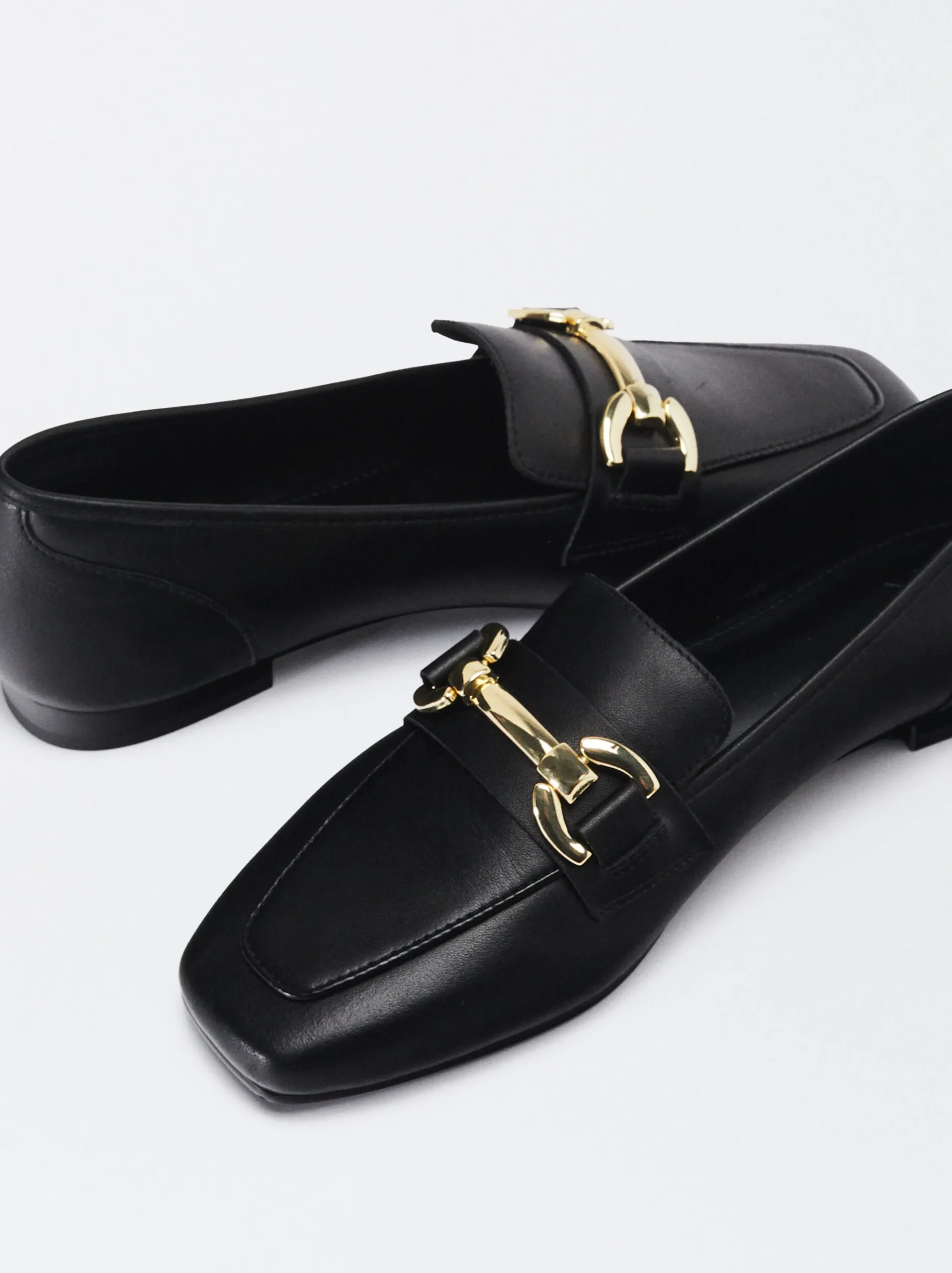 Parfois Pele|Sapatos Rasos*Mocassim De Pele Com Fivela | Preto