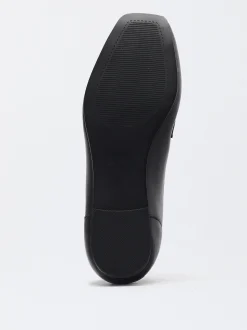 Parfois Pele|Sapatos Rasos*Mocassim De Pele Com Fivela | Preto